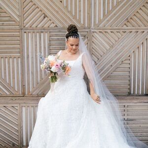 Elegant White Lace Wedding Dress
